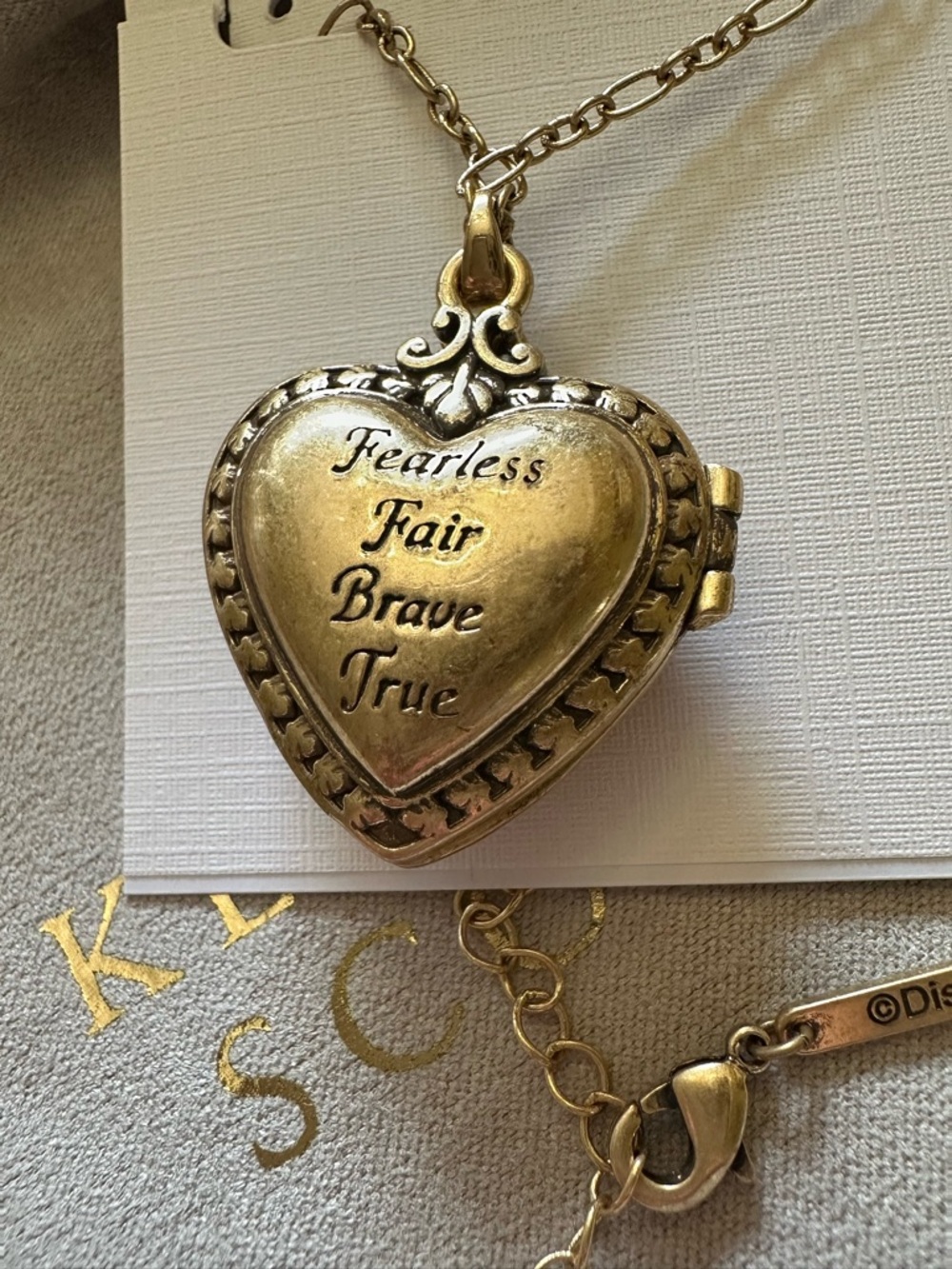 NEW!! Kendra Scott Gold-Tone Disney Snow White Locket Pendant Necklace - Picture 9 of 10